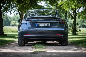 Tesla Model 3 2018 года  (WW)